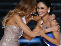 بيا ألونزو:
الفلبينية التي لبست تاج لقبها بعد 5 دقائق من إعلان الكولومبية أدريانا غوتييريز ملكة جمال الكون عام 2015، في خطأ تاريخي وقع به مقدم الحفل.