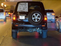 تداول ناشطون عبر مواقع التواصل الاجتماعي صورة لسيارة قطرية تسير في شوارع العاصمة الرياض وهي تحمل ملصقات وصورًا، للعاهل السعودي، الملك سلمان بن عبد العزيز، وقيل إن صاحبها يشارك السعوديين احتفالاتهم باليوم الوطني للمملكة. 