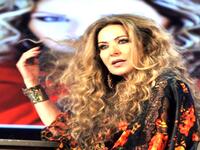 الفنانة السورية رغدة:
قد تكون علاقة الفنان أحمد زكي بالفنانة السورية رغدة هي المعادلة الأصعب فقد ضربت رغدة مثالًا رائعًا في حبها لزكي حيث لم تفارقه في آخر أيامه وفي لحظات مرضه وضعفه وساندته بقوة وقالت رغدة أن زكي طلب منها الزواج وهو على فراش المرض.