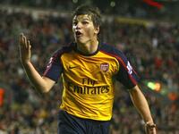 4- لاعب الوسط المهاجم الروسي أندراي آرشافين: استهل مسيرته بصورة رائعة مع زينيت، مما دفع آرسنال لضمه عام 2009 بعدما أصبح أحد أبرز اللاعبين في مركزه عالمياً، إلا أن ذلك لم يطل لتفشل محاولاته في تقديم مستويات ثابتة، مما تسبب بعودته لزينيت عام 2012 ثم كراسنودار في 2015.