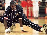 3- لاعب كرة السلة النيجيري حكيم عليوان (مواليد 1963): يعد مسلماً ملتزماً، فاز بألقاب كثيرة خلال مسيرة استثنائية امتدت ما بين عامي 1981 و2002، اشتهر بإصراره على الصيام خلال رمضان الذي تزامن في عديد من الأحيان مع مباريات الـ إن بي إيه.