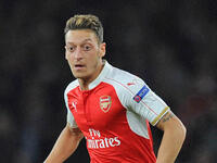 8- صانع الألعاب الألماني مسعود أوزيل (آرسنال): بتقييم 7.76، صنع 15 هدفاً، وكان مسؤولا عن 123 فرصة لفريقه.