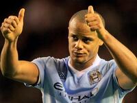 البلجيكي فينسان كومباني: بدأ مسيرته كلاعب وسط دفاعي خلال لعبه رفقة آندرلخت وهامبورغ قبل أن يتحول لمدافع صريح مع سيتي عام 2010.