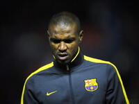 الفرنسي إيريك أبيدال (برشلونة): عانى الظهير المتألق الذي كان له دور كبير في هيمنة البارسا على الساحة الأوروبية من ورم خبيث في الكبد وعولج مرتين منه، اشتهر بأدائه المميز وقدرته على الجمع بين الإسناد الهجومي والتغطية الدفاعية.