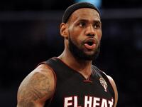 لاعب كرة السلة الأميركي ليبرون جيمس: استطاع تحقيق ثروة وصلت إلى 72.3 مليون دولار خلال 2014.