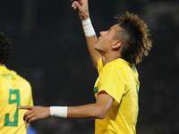 نيمار: مهاجم شاب يعد بالكثير، مهاراته الفردية جعلته يتصدر عناوين الصحف ليصبح الهدف الأول للعملاقين برشلونة وريال مدريد، قاد سانتوس للفوز بكأس ليبرتادوريس ويتوقع الكثيرون له مستقبلاً زاهراً يشتمل على انتقال لأوروبا عما قريب.