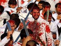 الشعائر التي يقومون بها الشيعة الاثني عشرية،في جميع أنحاء العالم وخاصة في كربلاء، هي زيارة ضريح الحسين وإضاءة الشموع وقراءة قصة الإمام الحسين والبكاء عند سماعها واللطم تعبيراً عن حزنهم على الواقعة. والاستماع إلى قصائد عن المأساة في كيفية استشهاد الحسين وأهل بيته