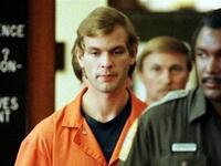 توماس غراسو: قام بجرائم قتل متعددة وحكم عليه بالإعدام عن طريق الحقنة في التسعينيات، وكانت آخر عبارة قالها: "على الصحافة أن تعرف أني حصلت على سباغيتي عادية بدل السباغيتي بالماركة التي أفضلها".