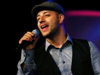 ماهر زين من مواليد لبنان،هو مُنشد ومغني «آر أند بي» ويغني أساسا باللغة الإنجليزية، وأيضا بالفرنسية والعربية والتركية والماليزية والأندونيسية. يحمل حاليا الجنسية السويدية،وبعد دراسته الجامعية دخل مجال صناعة الموسيقى في السويد.