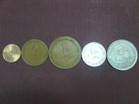 أحد المواطنين في دولة الامارات يطلب مهر ابنته درهم واحد فقط، التزاماً بتعاليم الدين الحنيف الذي نهى عن المغالاة في المهور، وتجنب المبالغة في تكاليف حفلات الزفاف، ما انعكس إيجاباً على العريس الذي تعهد بتوفير الحياة الكريمة والاحترام للفتاة طوال حياتهما معاً.