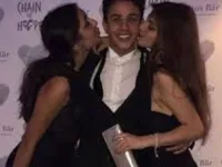 انتشرت صورة لـ عبدالله نجل الفنان عمرو دياب وهو يتوسط فتاتين تقبلانه وأثارت الصورة جدلاً واسعاً وصل لحد اتهام دياب بعدم تربيته ابنه بالشكل الصحيح وان ابنه المراهق يستغل شهرة والده ليتضح بعد ذلك ان الفتاتان هم شقيقتا عبدالله.