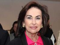 آيريس فونتبونا: حصلت آيريس على ثروتها بعد وفاة زوجها البليونير اندرونيكو لوكسيك ، وتسيطر العائلة على واحد من أكبر معادن النحاس في العالم، وقد وصلت ثروة آيريس لـ 18.8 مليار دولار، وهي الآن أغنى شخص في تشيلي، تسيطر على أكبر مصنع للبيرة في العالم.