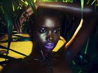 في صغرها أطلقوا عليها ألقاب كـ " ابنة الليل" و " الفحم الأسود " و " أم النجوم"
