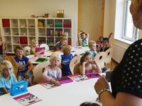 الدنمارك تنفق جزء كبير من ثرواتها على التعليم. حيث بلغ مجموع الإنفاق حوالي 7.9% من الإنتاج المحلي الإجمالي سنويا.