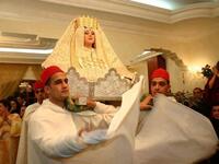 المغرب:
تمتطي العروس حصانًا لزيادة فرصها بإنجاب الأطفال الذكور، وترمي  بيضة مزينة بالحناء على جدار منزلها الجديد، ويجب أن ترتدي "اللبس الفاسي".