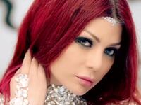 ستطرح الفنانة هيفاء وهبي ألبومها في العام 2017 بعد أن أرجأت موعد طرحه لمرتين متتالييتن، الأولى في عيد الفطر والثانية في عيد الأضحى المبارك، علمًا أنها طرحت منه أغنيتين هما "ما تيجي نرقص" و"أهضم خبرية".