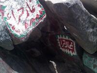 ظل محمدٌ بمكة ينتظر أن يُؤذَن له في الهجرة ولم يتخلف معه بمكة، إلا علي بن أبي طالب وأبو بكر، وكان أبو بكر الصديق يستأذنه بالخروج إلى المدينة المنورة، ولكن كان يقول له: «لا تعجل لعل الله يجعل لك صاحبًا»، فأراد أبو بكر أن يكون النبي صاحبه.