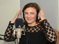 لينا حوارنة أصولها فلسطينية، وهي من مواليد دمشق في عام 1969، وقد شاركت في العديد من الأعمال الإذاعية والتلفزيونية والسينمائية، وانضمت إلى نقابة الفنانين، ومن أهم أدوارها دورها في مسلسل الكواسر وأبو كامل الجزء الثاني. حسب تقرير أعده موقع العربي  الجديد.