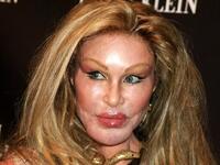 سلين وايلدنشتاين: يطلق عليها اسم "المرأة القطة"، تعرف بشخصيتها اللامبالية لانتقادات الآخرين وتتبنى نمط حياة باذخة، إذ تبلغ فاتورة أكلها حوالي 550 ألف دولار سنوياً ! .. جنت جوسلين من تسوية طلاقها 2.5 مليار دولار، مع مبلغ إضافي قدره 100 مليون دولار 