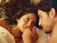 	قبلة الفنان هاني سلامة مع الفنانة اللبنانية دوللي شاهين في فيلم ويجا، وكان اول ظهور لفنانة دوللي في السينما.