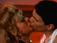 	يُعد فيلم “أبي فوق الشجرة” للمخرج حسين كمال من أكثر الأعمال التي تحتوي على القبل بين بطليه عبد الحليم حافظ ونادية لطفي. وأطلق عليه أحد النقّاد اسم فيلم “مئة قبلة وقبلة”.