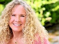 كريستي والتون: تمتلك في حسابها 22.5 مليار دولار حصلت عليها بعد وفاة زوجها جون والتون، وهي الآن ثاني أغنى امرأة في العالم، تمتلك كريستي أسهما قيمة في الشركة، وبما أنها تحصل على حاجياتها اليومية من بقالات وول مارت مجانا فهي لا تصرف ثروتها إلا في الأمور الثنائية