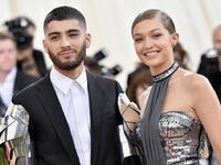 عارضة الازياء الشهيرة جيجي حديد، وهي ابنة رجل الأعمال الفلسطيني الشهير محمد حديد ، أما "مالك" فجذوره مُختلطة والدته بريطانيّة ووالده باكستاني الأصل.حيث يعيشان قصة حب ويتواعدان منذ اكثر من سنة ولكن لم تكلل قصة حبهما بالزواج الا حد الآن.