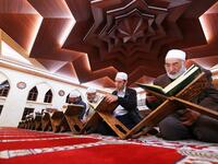 عبادة الله تعالى والتقرب إليه بالطاعات القولية أو الفعلية من الأمور الواجبة والمطلوبة من الإنسان المسلم في كل وقتٍ وحين ؛ إلا أنها تتأكد في بعض الأوقات والمناسبات التي منها هذه الأيام العشرة من شهر ذي الحجة ومنها الإكثار من ذكر الله ودعائه وتلاوة القرآن الكريم