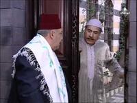 أيمن البهنسي "أبو قاسم": شقيق الفنانة صباح الجزائري الأكبر ومن اهم النجوم الذين لعبوا دور مهم ومحوري في باب الحارة واستمروا في كل الأجزاء.