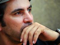 ولد رامي حنا في عام 1974 في دمشق لعائلة فلسطينية الأصل، ووالده هو الفنان يوسف حنا، ومن أهم أعماله الاخراجية مسلسل غداً نلتقي، والذي تدور أحداثه في زمن الثورة السورية، وقد بدأ حياته الفنية كممثل حيث ظهر في مسلسل الفصول الأربعة والتغريبة الفلسطينية.
