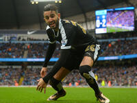 رياض محرز، مواليد 21 فبراير 1991 في سارسيل بفرنسا، لاعب كرة قدم جزائري يلعب لنادي ليستر سيتي ومنتخب الجزائر لكرة القدم كلاعب وسط. سبق له أن لعب في كأس العالم لكرة القدم 2014 مع منتخب بلاده. 