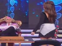 حلت شذي حسون، ضيفة على برنامج “ذا شو”على الـ “ال بي سي”وفي إحدى فقرات البرنامج تحدت شذى مقدم البرنامج في لعب الطاولة وبعد أن خسرتها حكم عليها بالرقص وقام بربط حزام على خصرها ورقصت أمام الجمهور على أغنية “حلاوة روح." وهو الأمر الذي عرضها لموجة من الانتقادات.