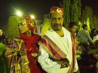 السودان:
يجلد العريس بالسوط في حفل الزفاف، او يقوم بجلد أصدقائه ليثبت قدراته البدنية، ويدوس العريس على قدم العروس عند الانتقال إلى بيت الزوجية، إشارة إلى سيطرته عليها.