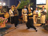 سوريا:
يسير العريس مع مجموعة من أصدقائه، من منزله إلى منزل العروس بصرف النظر عن المسافة، وتلصق العروس قطعة من العجين على باب منزلها الجديد، فإن وقعت يدل ذلك على سوء الطالع.