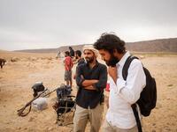 وقضى المؤلف عاما كاملا في الصحراء الاردنية لانجاز الفيلم، حيث اقام بين القبائل المحلية ودرب ابناءها ليشاركوا في هذا العمل.