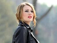 جيزام كراجا (23 عاما) نجحت في لعب أدوار هامة في الدراما التركية رغم صغر سنها بسبب مشاركتها في مسابقة ملكة جمال تركيا.