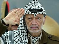 ياسر عرفات وهو أول فلسطيني مسلم يحصل على جائزة نوبل، وهو أحد رموز حركة النضال الفلسطيني. إذ قام بسلسلة من المفاوضات مع إسرائيل لإنهاء عقود من الصراع الإسرائيلي الفلسطيني. ومن تلك المفاوضات اتفاقية أوسلو التي حاز على إثرها جائزة نوبل عام 1994.