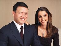 علم "عبدالله " نقطة ضعف "رانيا"، فأرسل لها دعوة للعشاء مع علبة شوكولاتة بلجيكية، فوافقت وحضرت لتجلس بجانب والده المغفور له الحسين بن طلال، ليكشف سرهما، ورتب بعدها لقاء مع عائلتها.