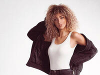 Sara who is an Instagram starlet already and known as Myriam Fares look alike for her curly iconic hair
