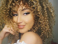 Sara who is an Instagram starlet already and known as Myriam Fares look alike for her curly iconic hair
