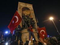 في مساء يوم الجمعة 15 يوليو 2016، قامت مجموعة من الجيش التركي بمحاولة الانقلاب العسكري وإسقاط حكومة العدالة والتنمية وفشلوا في أقل من 8 ساعات، وفصلت السلطات أكثر من 90 ألف موظف لصلتهم بالانقلاب، في إطار حملة تطهير يقول منتقدوها إنها اتسعت لتشمل أي معارضة سياسية للرئيس.
