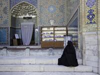 A Persian lady dressed in chador mesmerised by the magnificent architecture in Iran (static1.squarespace.com)