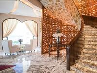 منتجع صحي في Reverie سايغون (مدينة هو تشي منه، فيتنام)، تشمل العلاجات في هذا المنتجع التدليك على ضوء الشموع، والعلاجات المحلية التي اثبتت فعاليتها.