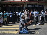 People pray outside the St. Anthony's Shrine in Colombo on April 22, 2019, a day after the building was hit as part of a series of bomb blasts targeting churches and luxury hotels in Sri Lanka. Mohd RASFAN / AFP