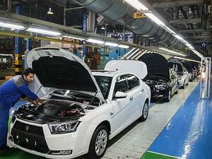 An Iranian worker at Iran Khodro factory in 2018. 