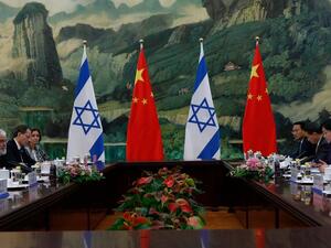  China's President Xi Jinping (R) meets with Israel's Prime Minister Benjamin Netanyahu along with their delegates during a meeting at the Great Hall of the People in Beijing on May 9, 2013. Netanyahu is on a five-day trip to China. 