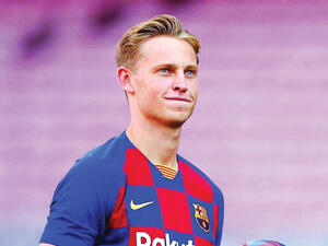 فرينكي دي يونغ خلال تقديمه الرسمي