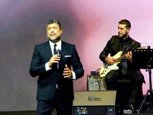 ael Kfoury croons his way to the hearts of his Saudi fans on Sunday night AN photo by Huda Bashatah