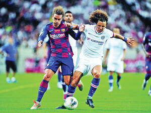 أنتوان غريزمان (يسار) خلال المباراة