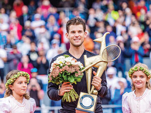 تيم يظفر باللقب